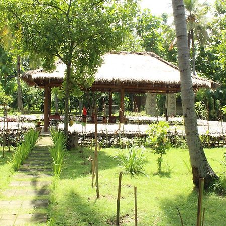 Gondang Beach Hotel Джили Трауанган Екстериор снимка