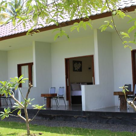 Gondang Beach Hotel Джили Трауанган Екстериор снимка