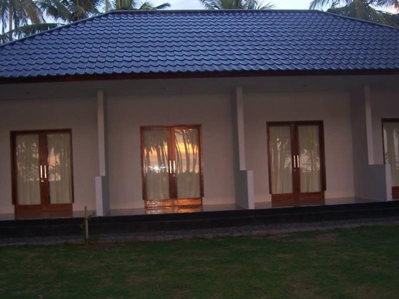 Gondang Beach Hotel Джили Трауанган Екстериор снимка