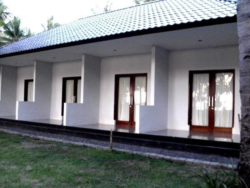 Gondang Beach Hotel Джили Трауанган Екстериор снимка