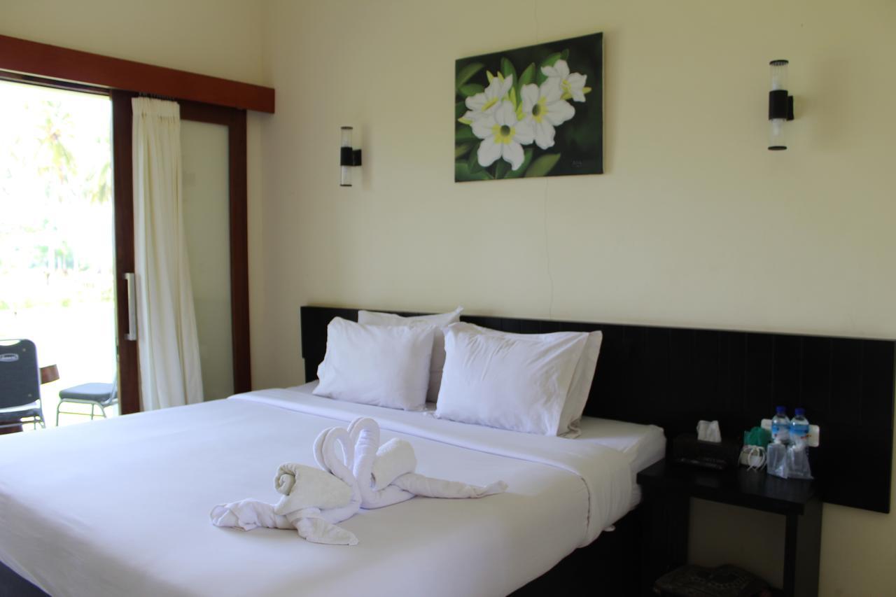 Gondang Beach Hotel Джили Трауанган Екстериор снимка