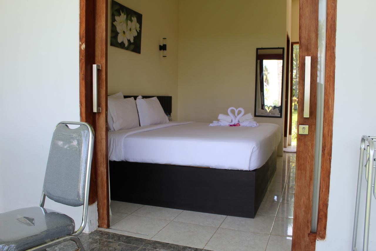 Gondang Beach Hotel Джили Трауанган Екстериор снимка