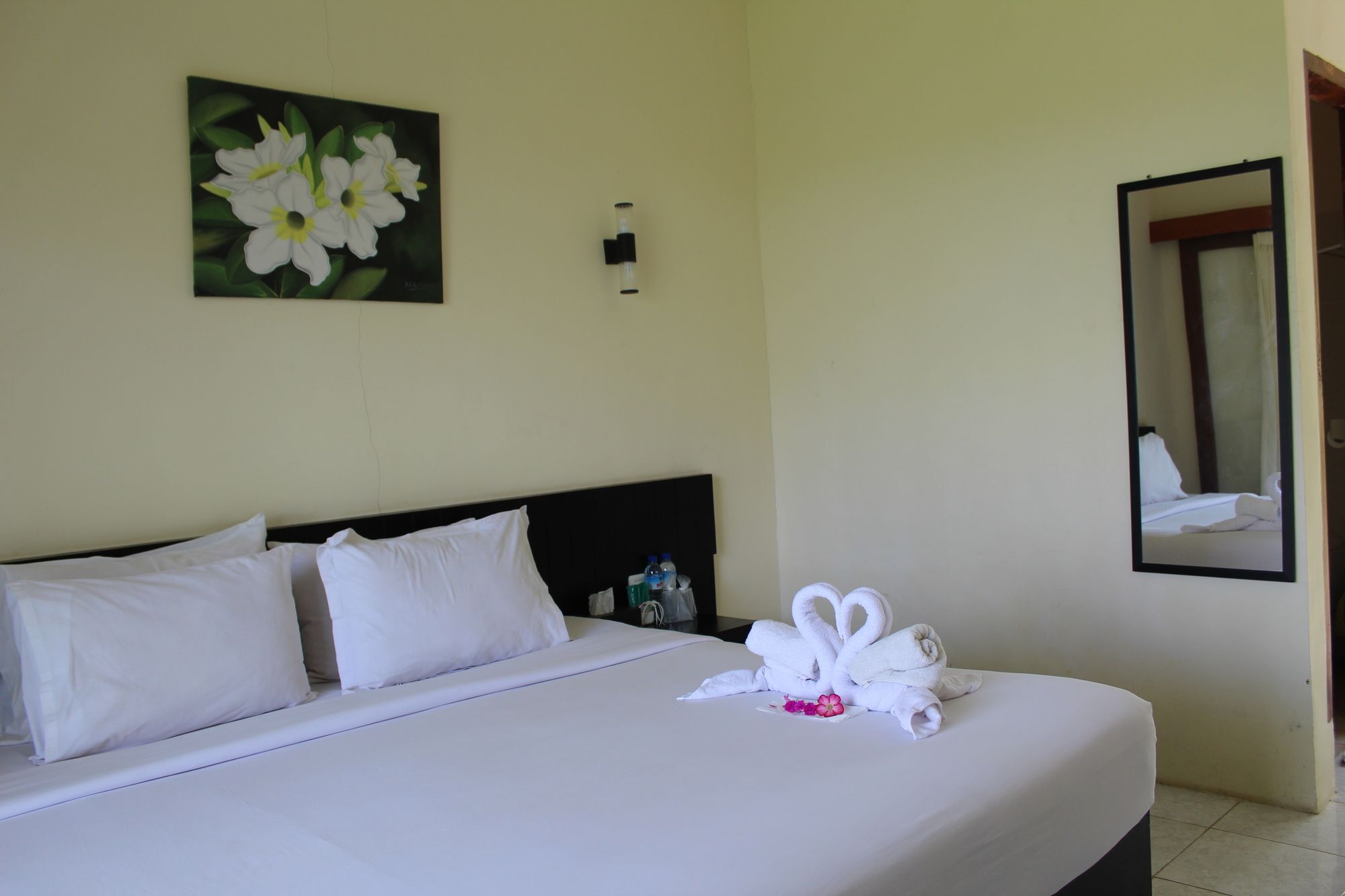 Gondang Beach Hotel Джили Трауанган Екстериор снимка